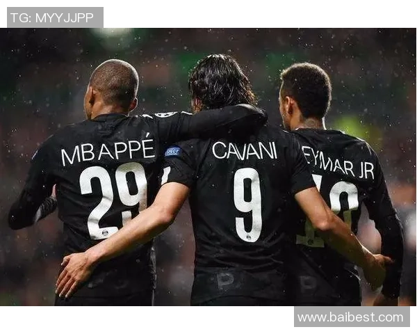 英超赛场巴黎圣日耳曼大胜波尔图引发转会风波与全场热议