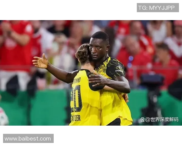 世界杯精彩对决多特蒙德逆转里昂红牌事件引发战术讨论与全场热议 世界杯精彩对决多特蒙德逆转里昂红牌事件引发战术讨论与全场热议